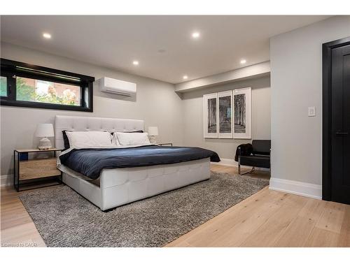 121 Edgecliffe Place, Burlington, ON - Indoor Photo Showing Bedroom