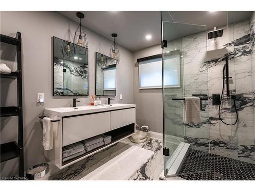 121 Edgecliffe Place, Burlington, ON - Indoor Photo Showing Bathroom