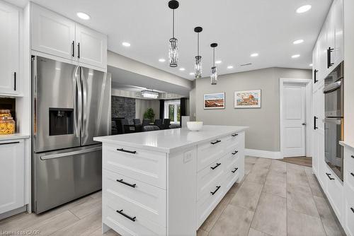 74 Green Mountain Road E, Stoney Creek, ON - Indoor Photo Showing Kitchen With Upgraded Kitchen