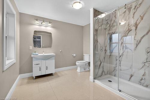 74 Green Mountain Road E, Stoney Creek, ON - Indoor Photo Showing Bathroom