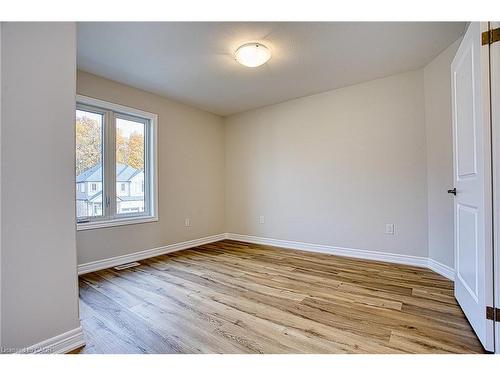 Upper-26 Willson Drive, Thorold, ON - Indoor Photo Showing Other Room