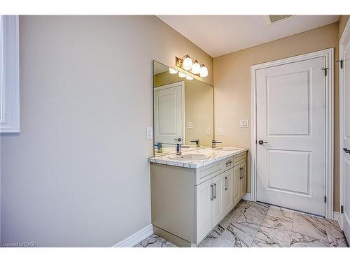 Upper-26 Willson Drive, Thorold, ON - Indoor Photo Showing Bathroom