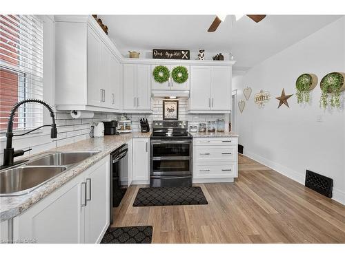 22 Griffith Street, Welland, ON - Indoor Photo Showing Kitchen With Double Sink With Upgraded Kitchen