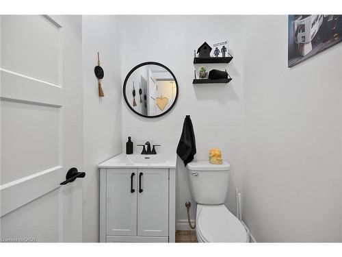22 Griffith Street, Welland, ON - Indoor Photo Showing Bathroom