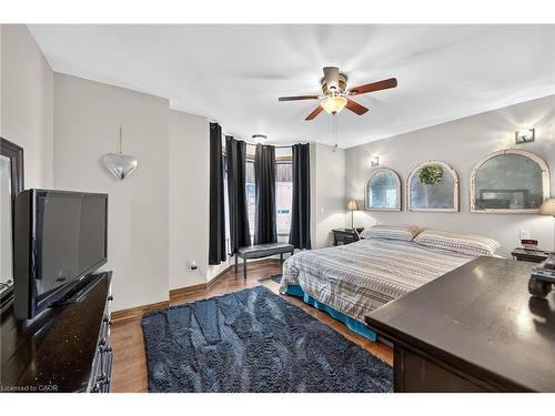 22 Griffith Street, Welland, ON - Indoor Photo Showing Bedroom