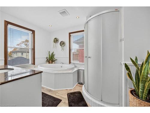 22 Griffith Street, Welland, ON - Indoor Photo Showing Bathroom