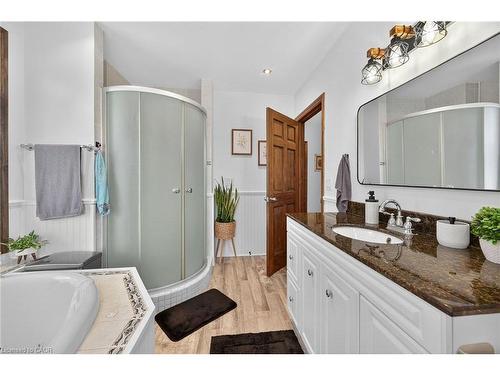 22 Griffith Street, Welland, ON - Indoor Photo Showing Bathroom