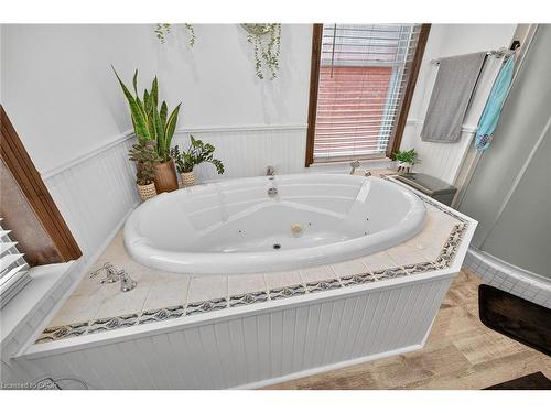 22 Griffith Street, Welland, ON - Indoor Photo Showing Bathroom