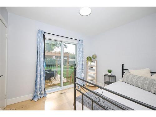 2214 Prospect Street, Burlington, ON - Indoor Photo Showing Bedroom
