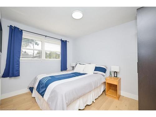 2214 Prospect Street, Burlington, ON - Indoor Photo Showing Bedroom