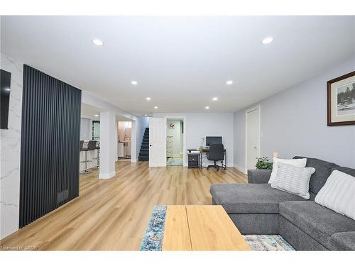 2214 Prospect Street, Burlington, ON - Indoor Photo Showing Living Room
