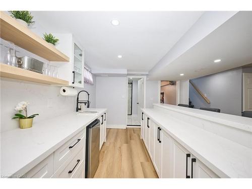 2214 Prospect Street, Burlington, ON - Indoor Photo Showing Kitchen