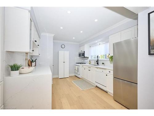2214 Prospect Street, Burlington, ON - Indoor Photo Showing Kitchen