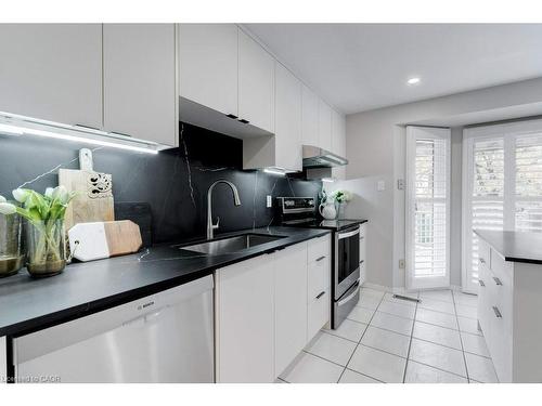 4-1509 Upper Middle Road, Burlington, ON - Indoor Photo Showing Kitchen