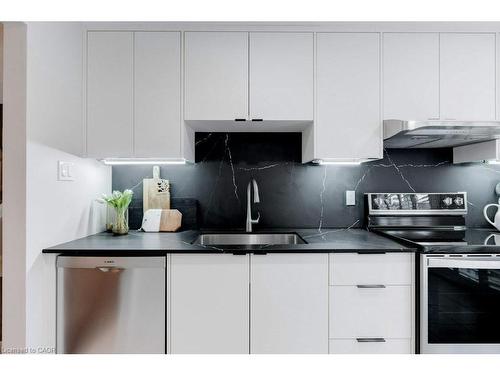 4-1509 Upper Middle Road, Burlington, ON - Indoor Photo Showing Kitchen