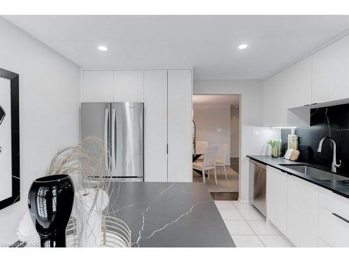 4-1509 Upper Middle Road, Burlington, ON - Indoor Photo Showing Kitchen With Stainless Steel Kitchen
