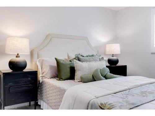 4-1509 Upper Middle Road, Burlington, ON - Indoor Photo Showing Bedroom