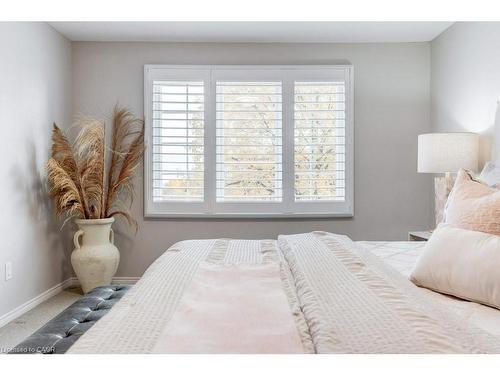 4-1509 Upper Middle Road, Burlington, ON - Indoor Photo Showing Bedroom