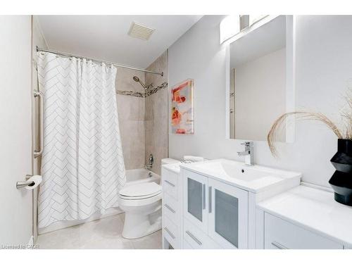 4-1509 Upper Middle Road, Burlington, ON - Indoor Photo Showing Bathroom