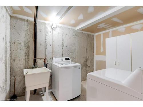 4-1509 Upper Middle Road, Burlington, ON - Indoor Photo Showing Laundry Room
