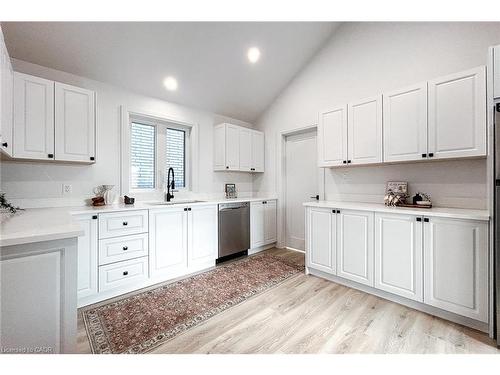654 West 5Th Street, Hamilton, ON - Indoor Photo Showing Kitchen