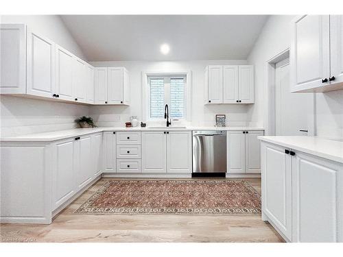 654 West 5Th Street, Hamilton, ON - Indoor Photo Showing Kitchen