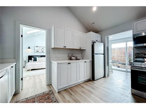 654 West 5Th Street, Hamilton, ON - Indoor Photo Showing Kitchen
