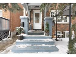 719 Kingston Road  Toronto, ON M4E 1R8