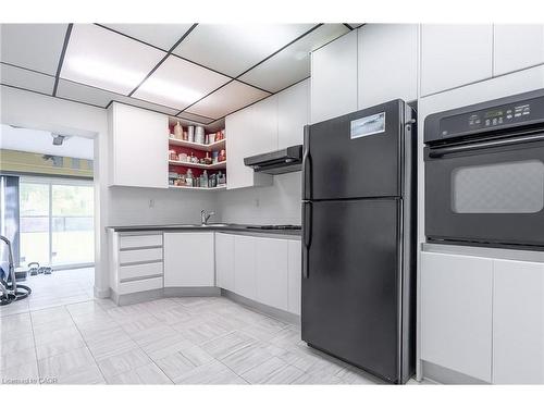 980 King Street E, Hamilton, ON - Indoor Photo Showing Kitchen