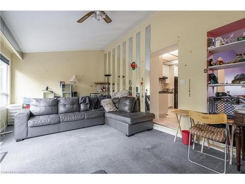 980 King Street E, Hamilton, ON - Indoor Photo Showing Living Room