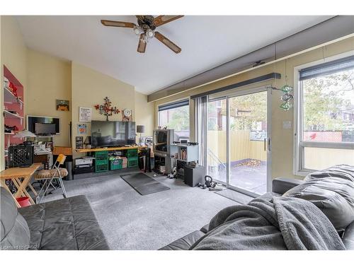 980 King Street E, Hamilton, ON - Indoor Photo Showing Living Room