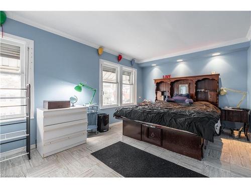 980 King Street E, Hamilton, ON - Indoor Photo Showing Bedroom