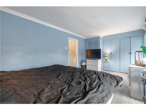 980 King Street E, Hamilton, ON - Indoor Photo Showing Bedroom