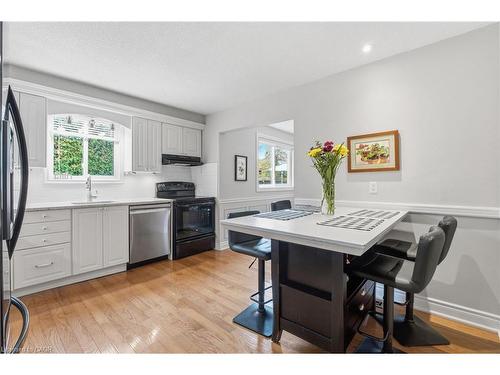 668 Tomahawk Crescent, Ancaster, ON - Indoor Photo Showing Kitchen