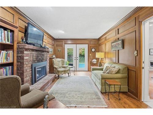 668 Tomahawk Crescent, Ancaster, ON - Indoor Photo Showing Living Room With Fireplace