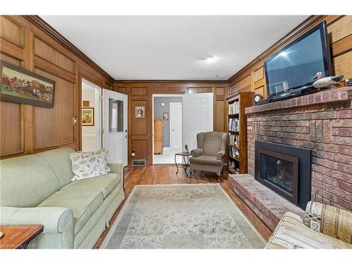 668 Tomahawk Crescent, Ancaster, ON - Indoor Photo Showing Living Room With Fireplace