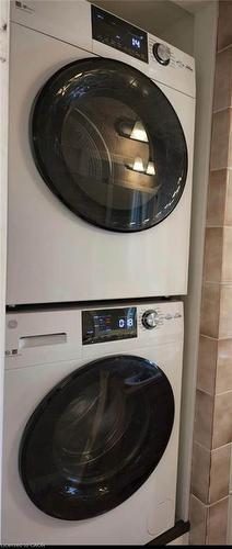 111 Ottawa Street, Hamilton, ON - Indoor Photo Showing Laundry Room