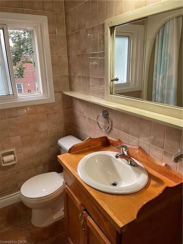 111 Ottawa Street, Hamilton, ON - Indoor Photo Showing Bathroom