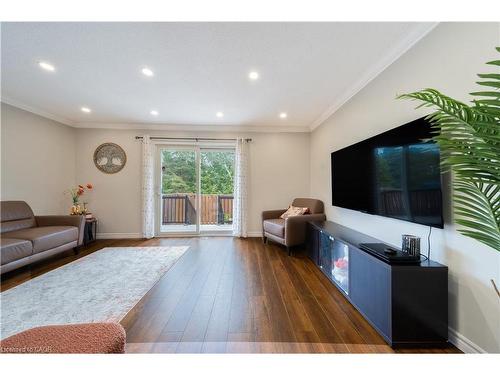 1548 Westminster Place, Burlington, ON - Indoor Photo Showing Living Room