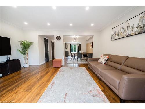 1548 Westminster Place, Burlington, ON - Indoor Photo Showing Living Room