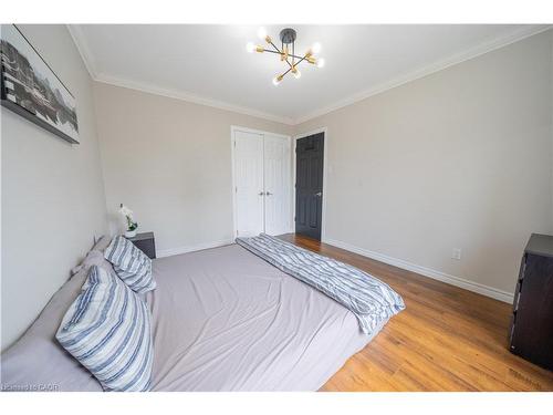 1548 Westminster Place, Burlington, ON - Indoor Photo Showing Bedroom