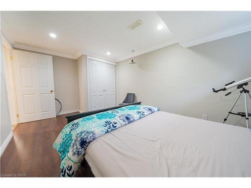 1548 Westminster Place, Burlington, ON - Indoor Photo Showing Bedroom