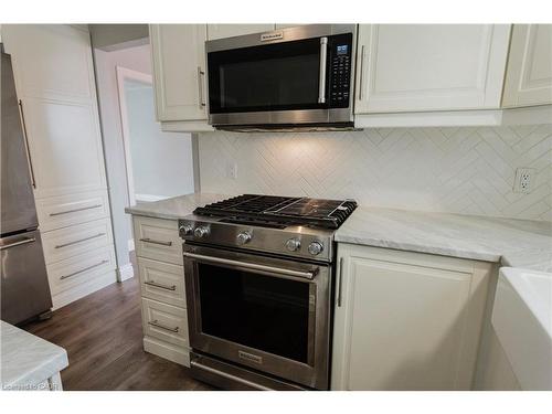 7 Campbell Place, Wellesley, ON - Indoor Photo Showing Kitchen With Upgraded Kitchen
