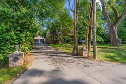 27 Lovers Lane  Ancaster, ON L9G 1G4