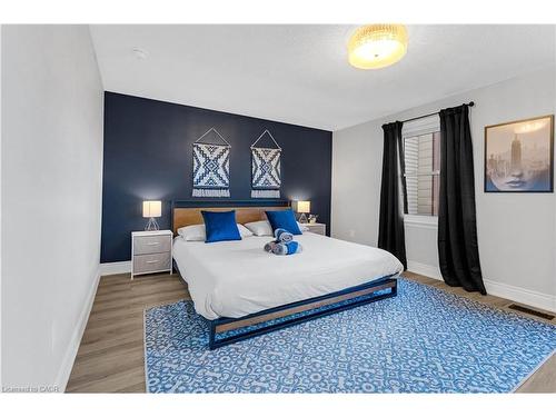 Main-2258 Manchester Drive, Burlington, ON - Indoor Photo Showing Bedroom