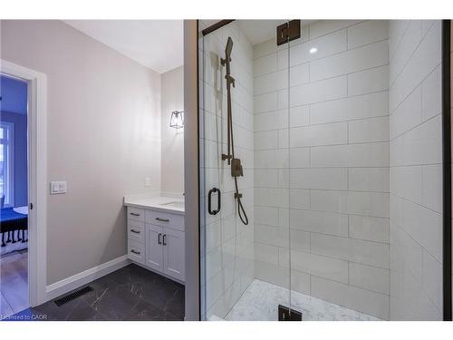 377 Argyle Avenue, Delhi, ON - Indoor Photo Showing Bathroom