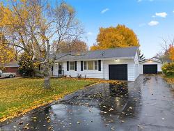 3 Algonquin Avenue  Dundas, ON L9H 7K9