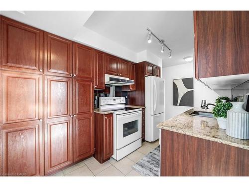 1005-1 Elm Drive W, Mississauga, ON - Indoor Photo Showing Kitchen