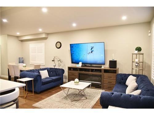 1930 Jim Hebb Way, London, ON - Indoor Photo Showing Living Room