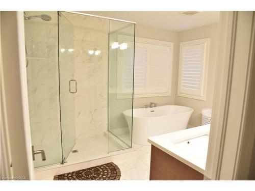 1930 Jim Hebb Way, London, ON - Indoor Photo Showing Bathroom